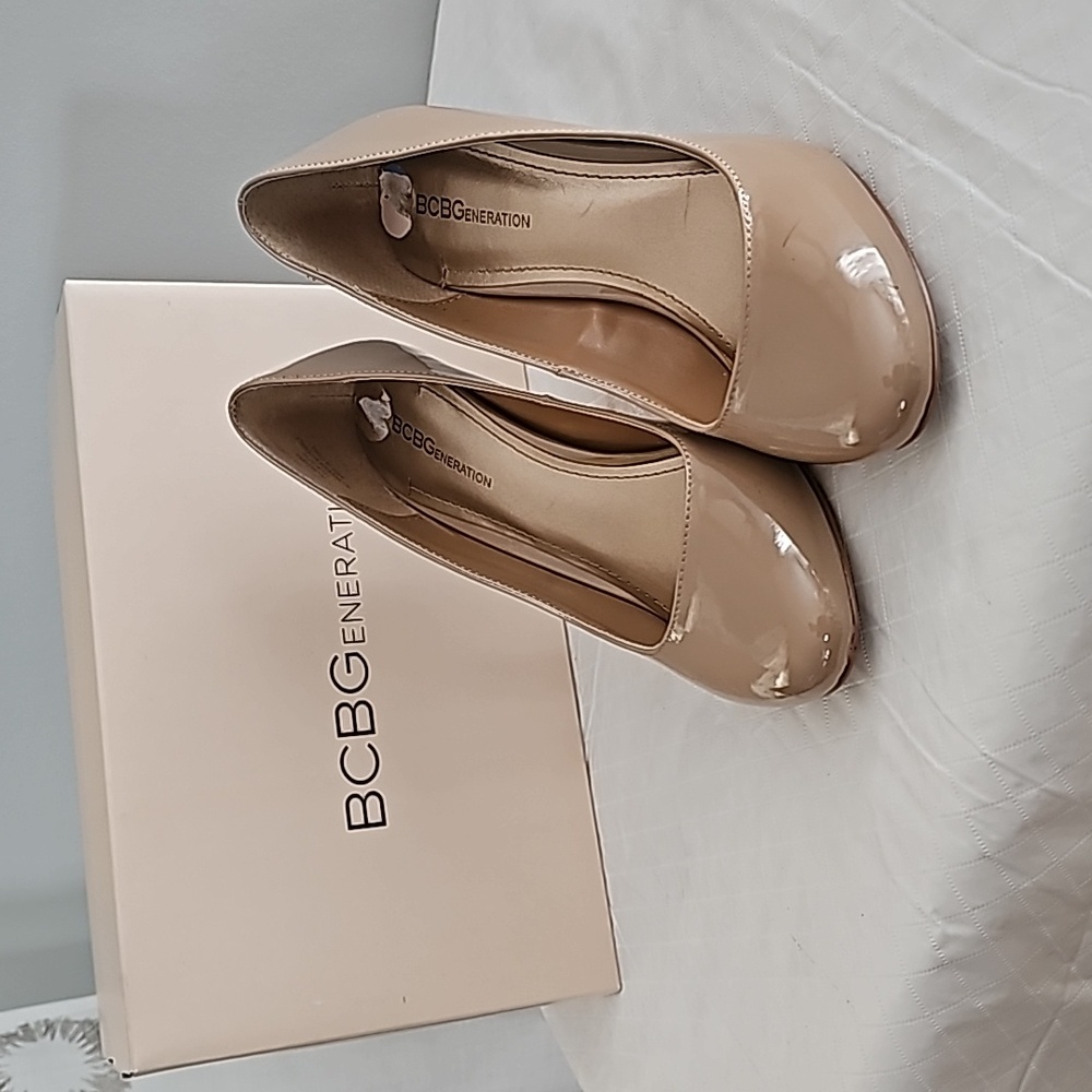 BCBGeneration-Julianna , size 7.5, Adobe patent